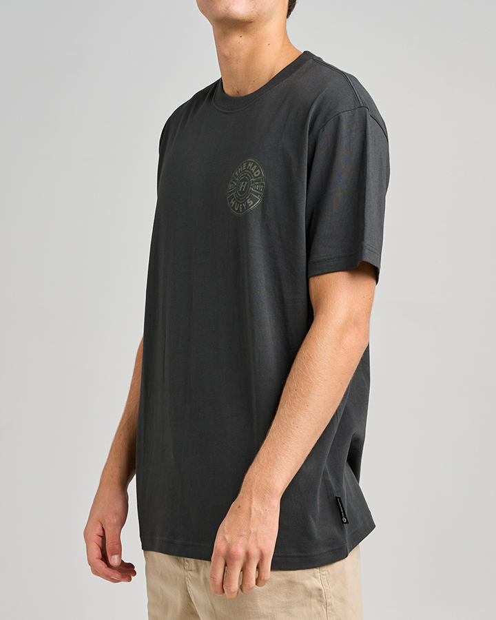THE MAD HUEYS Mad Series SS Tee – Vintage Black - Imagen 5