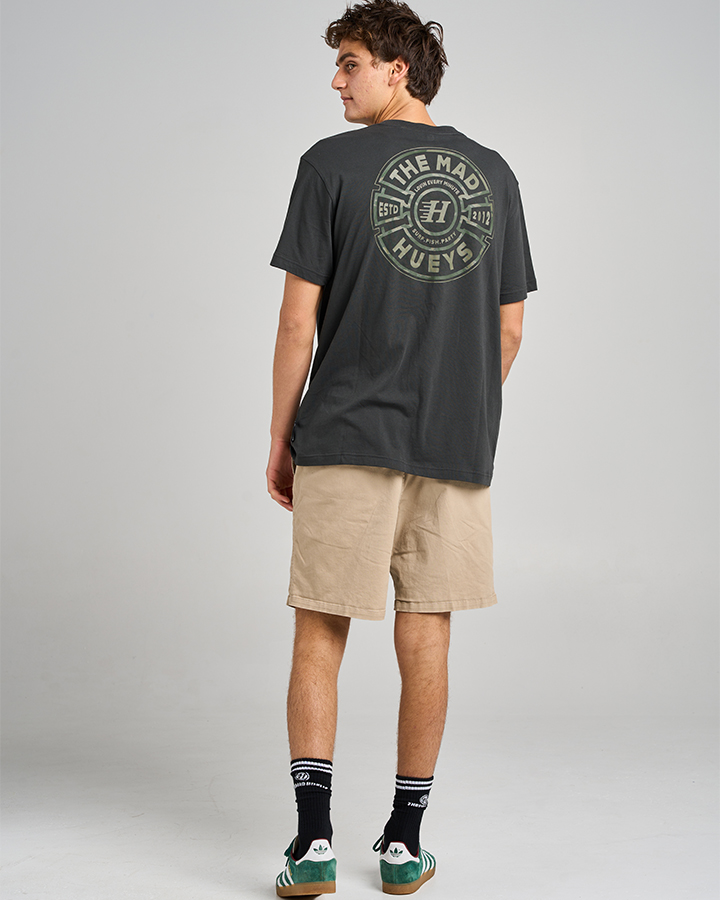 THE MAD HUEYS Mad Series SS Tee – Vintage Black - Imagen 3