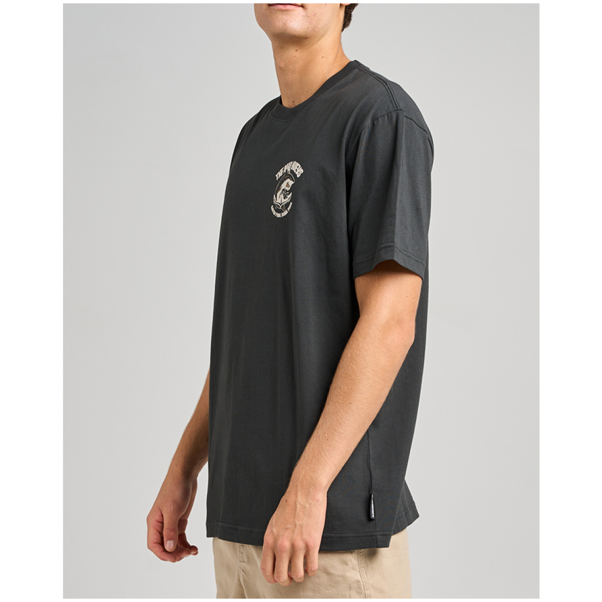 THE MAD HUEYS Anchor Shark SS Tee – Vintage Black
