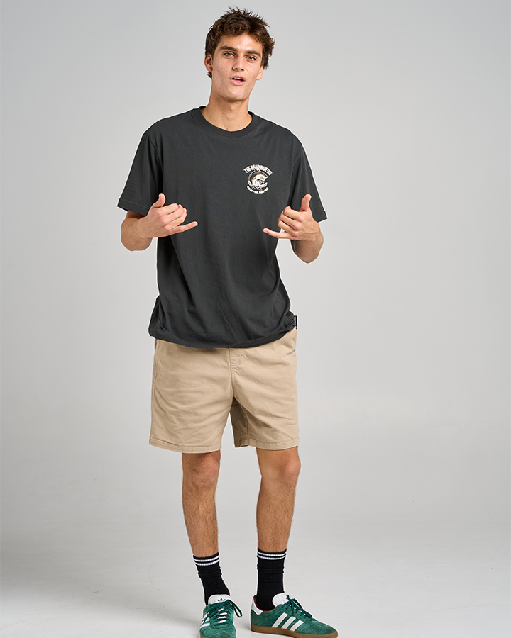 THE MAD HUEYS Anchor Shark SS Tee – Vintage Black - Imagen 3