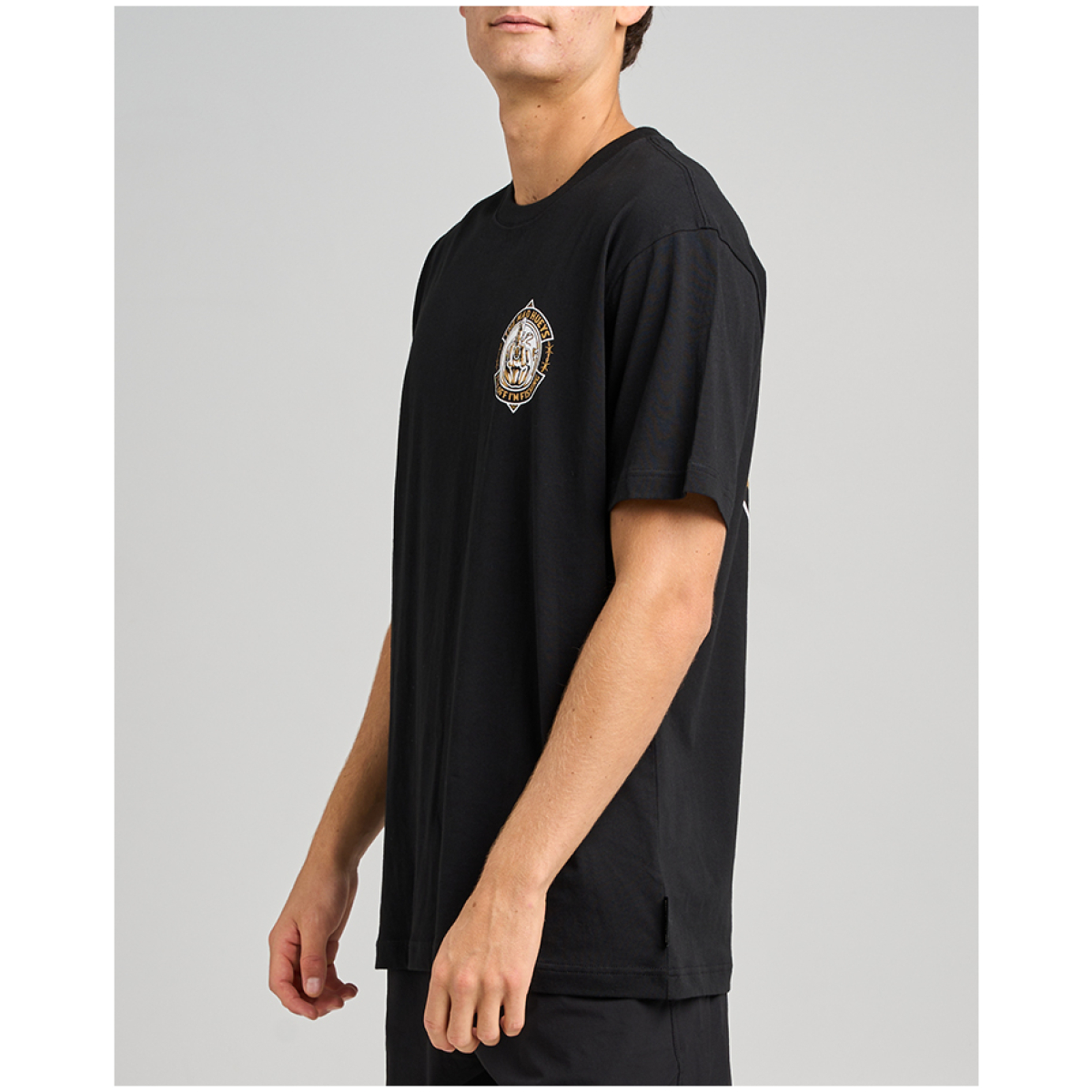 H225M01010 BLACK FK OFF FISH ON SS TEE 4